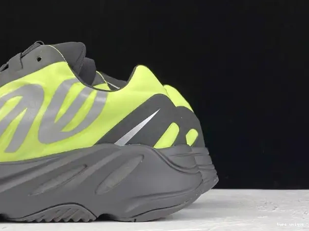 hype MNVN Adidas FY3727 Boost 700 Yeezy Phosphor 0613